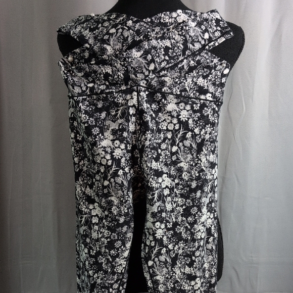 Floral Black and White Leggings - Picture 6 of 11